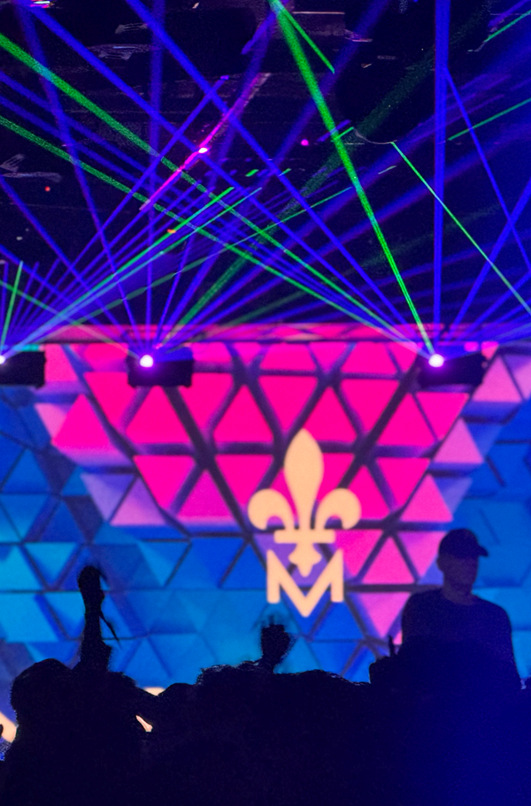 mur led et éclairage vertical